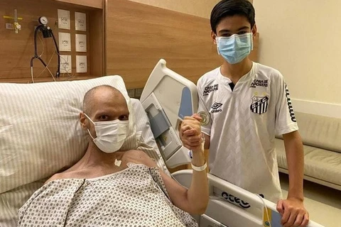 Tomás, filho de Bruno Covas, diz que 'Bolsonaro é covarde ao atacar quem não pode mais se defender'