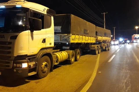 Homem é preso sob efeito de cocaína e com caminhão roubado na Souza Naves