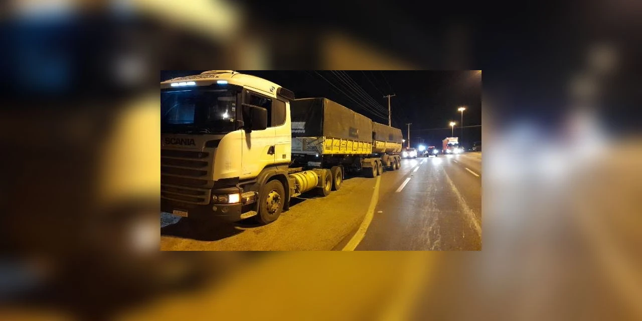 Homem é preso sob efeito de cocaína e com caminhão roubado na Souza Naves