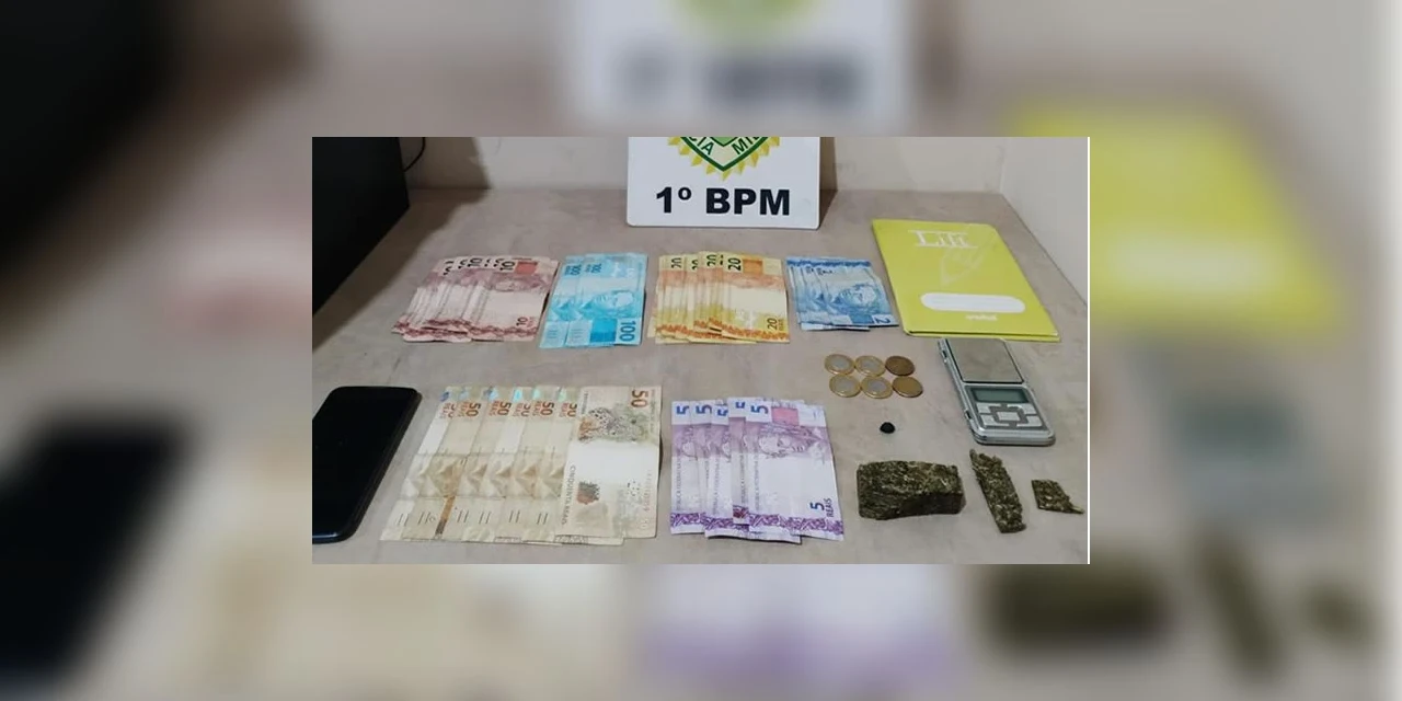 PM apreende drogas e fecha 'boca de fumo', em Castro