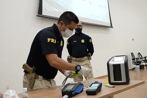 Começam os testes de drogômetros nas rodovias federais do país