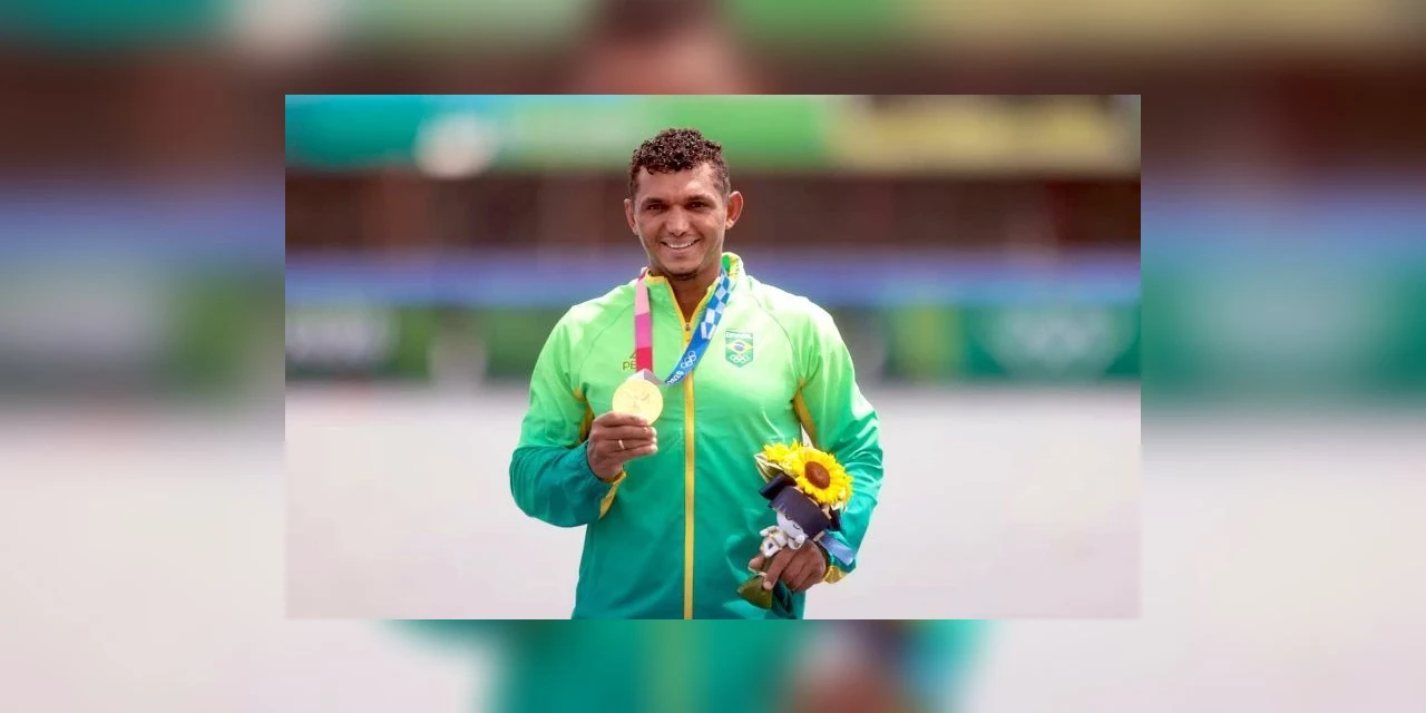 Isaquias Queiroz é ouro na canoagem de velocidade