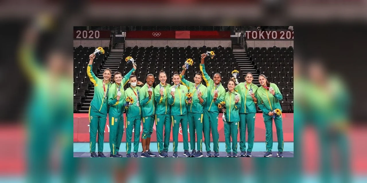Brasil é prata no vôlei feminino após ser superado pelos EUA em Tóquio