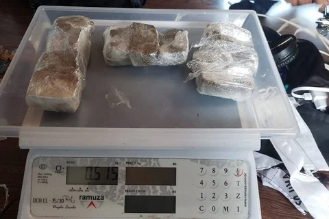 Agente penitenciário é flagrado tentando entrar com drogas e celular em presidio