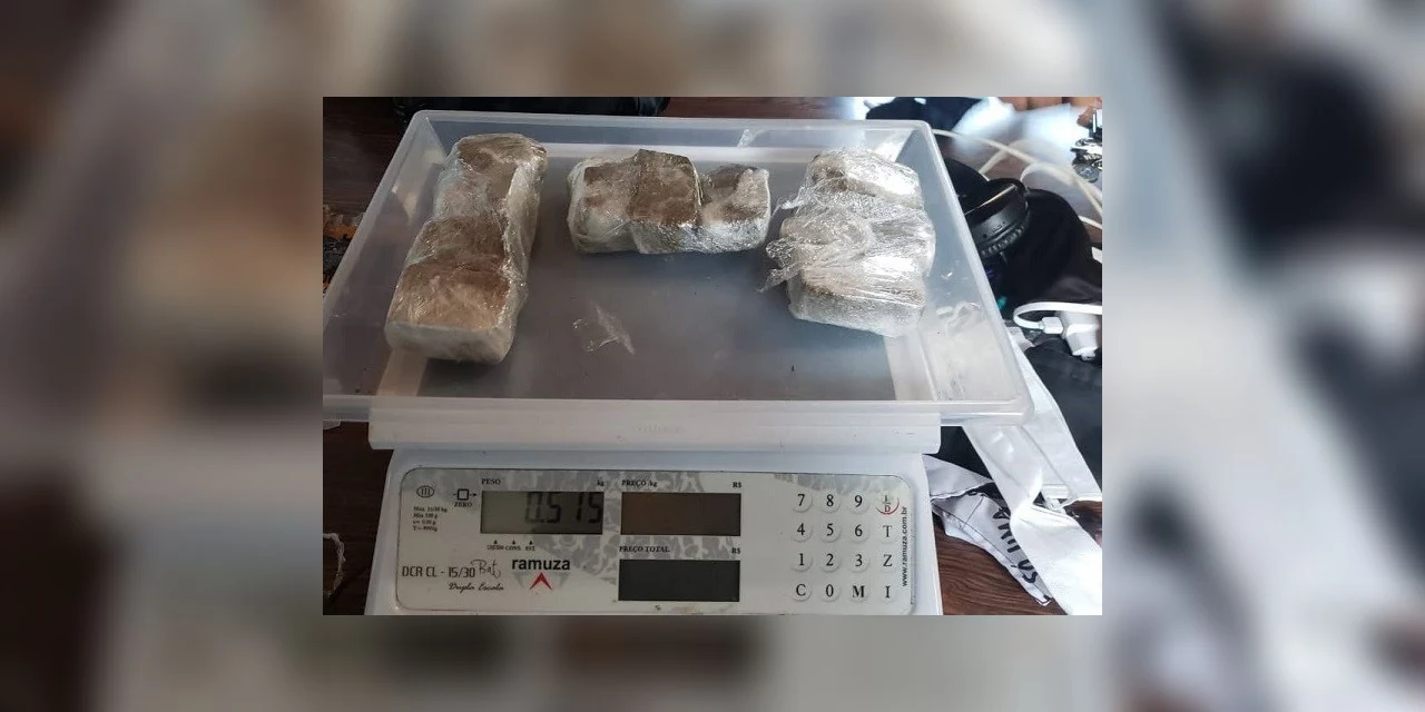 Agente penitenciário é flagrado tentando entrar com drogas e celular em presidio