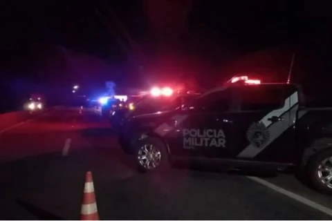 Quatro homens suspeitos de roubo de cargas são mortos em confronto com a PM, na RMC