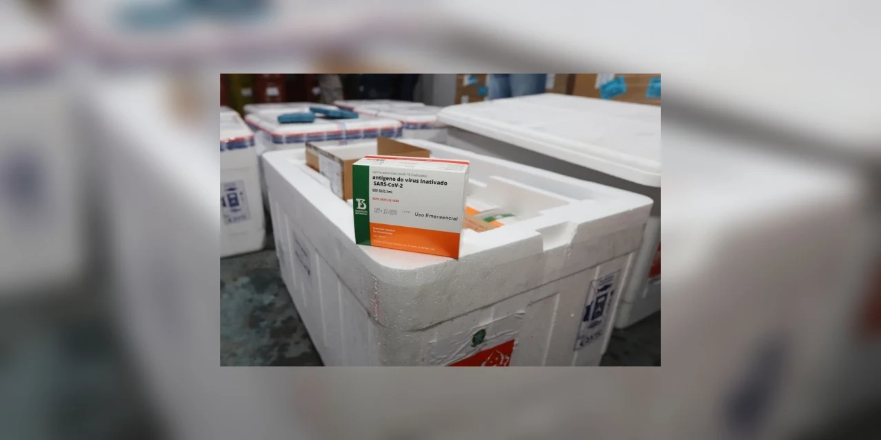 Paraná recebe neste sábado mais 240.980 doses de vacinas contra Covid-19