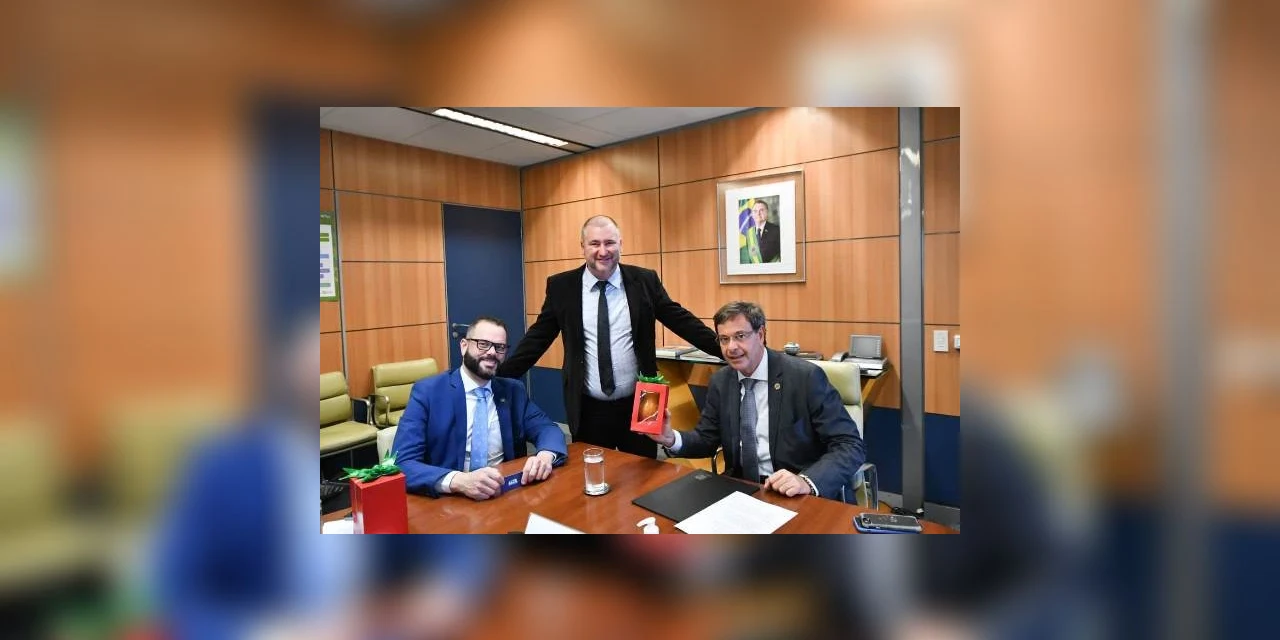 Deputado Emerson Bacil apresenta demandas ao Ministro do Turismo e ao Secretário da Pesca