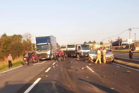 Engavetamento na Presidente Kennedy deixa três pessoas com ferimentos em PG