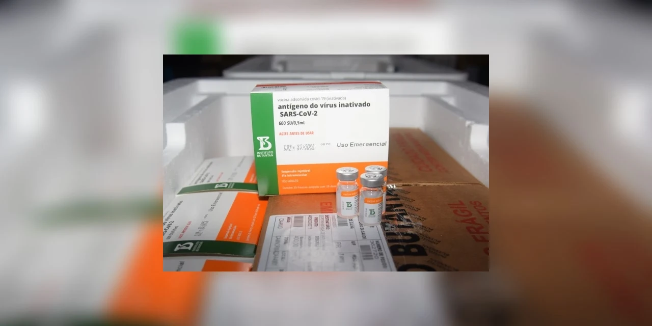 Paraná recebe nesta sexta-feira mais 325.660 doses de vacinas contra a Covid-19