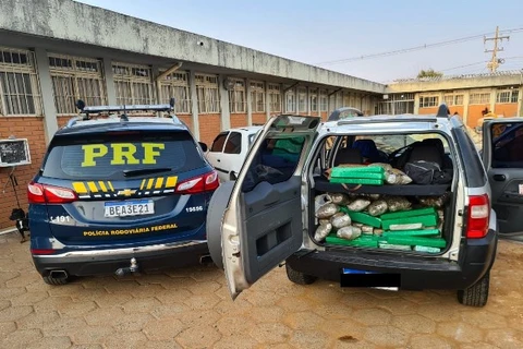 Casal é preso transportando mais de 150 quilos de drogas na BR-277