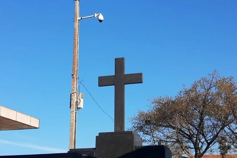 Câmeras de monitoramento são instaladas no Cemitério São José para coibir furtos e vandalismo