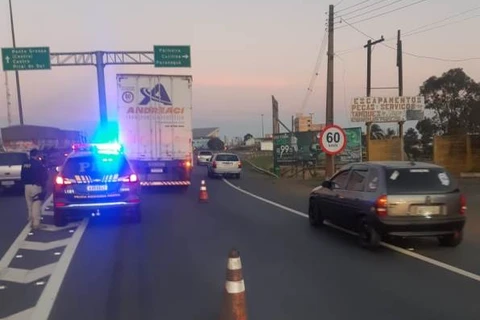 AGORA! Adolescente de 17 anos é atropelada na Souza Naves