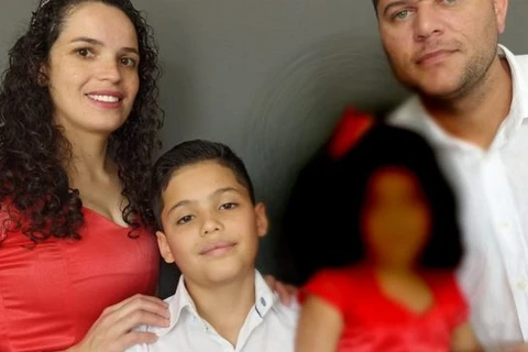 Homem suspeito de matar a facadas a esposa e enteado de 9 anos esta foragido