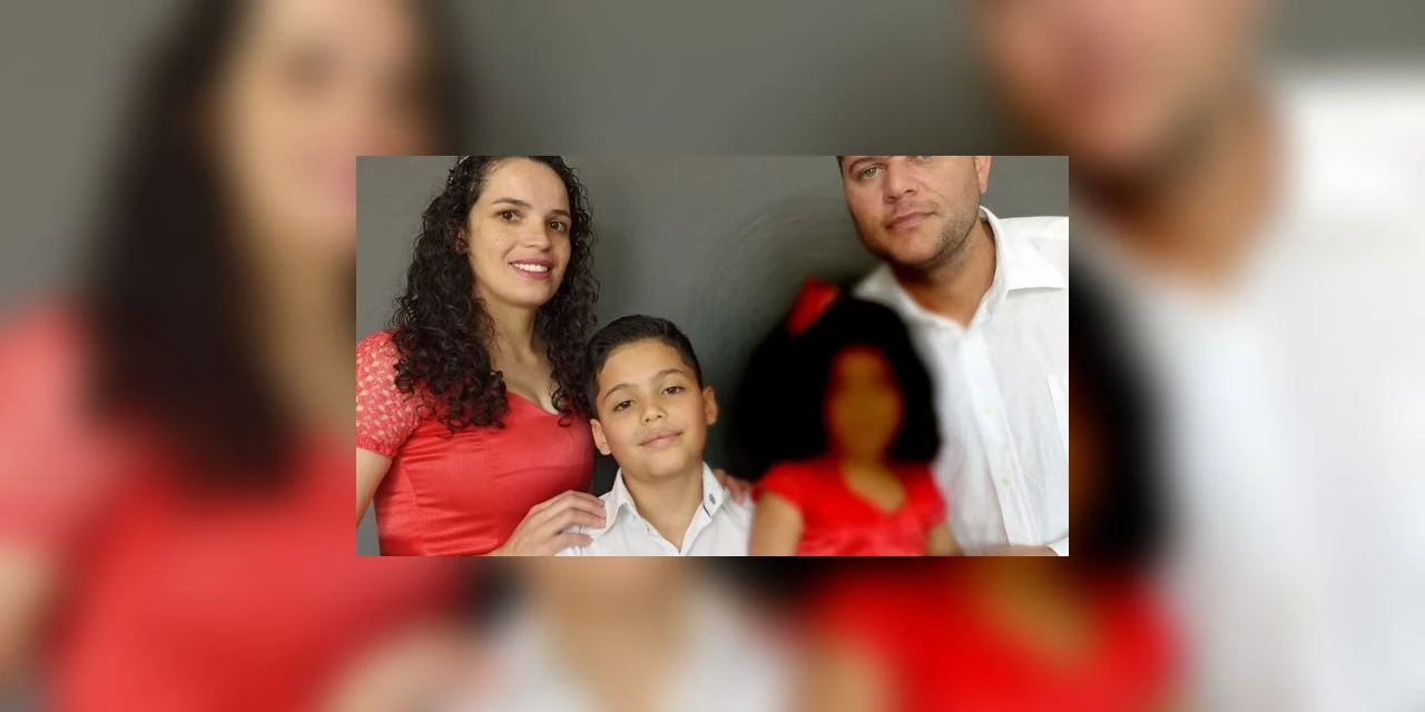Homem suspeito de matar a facadas a esposa e enteado de 9 anos esta foragido