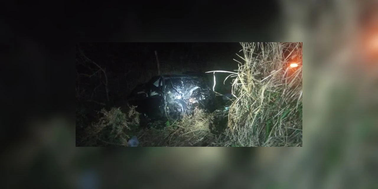 Motorista morre ao perder controle de direção e cruzar rodovia em PG