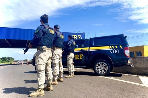 PRF flagra 21 motoristas dirigindo bêbados em rodovias do Paraná durante feriadão
