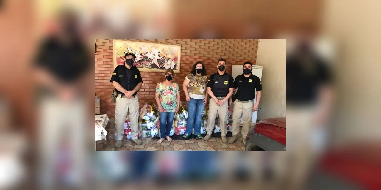 PRF Campos Gerais distribuí alimentos arrecadados na Campanha Estrada Solidária