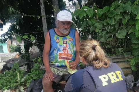 PRF e Corpo de Bombeiros resgatam idoso do Paraná, em Jaboatão dos Guararapes