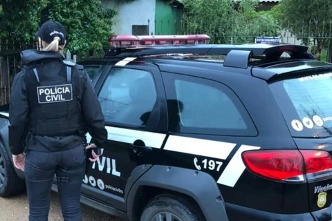 Padrasto e ex-padrasto são presos acusados de estuprar criança de 10 anos