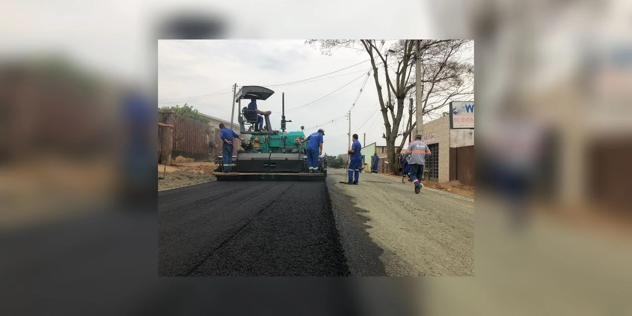 Prefeitura entrega obras de pavimentação em ruas dos bairros Contorno e Nova Rússia