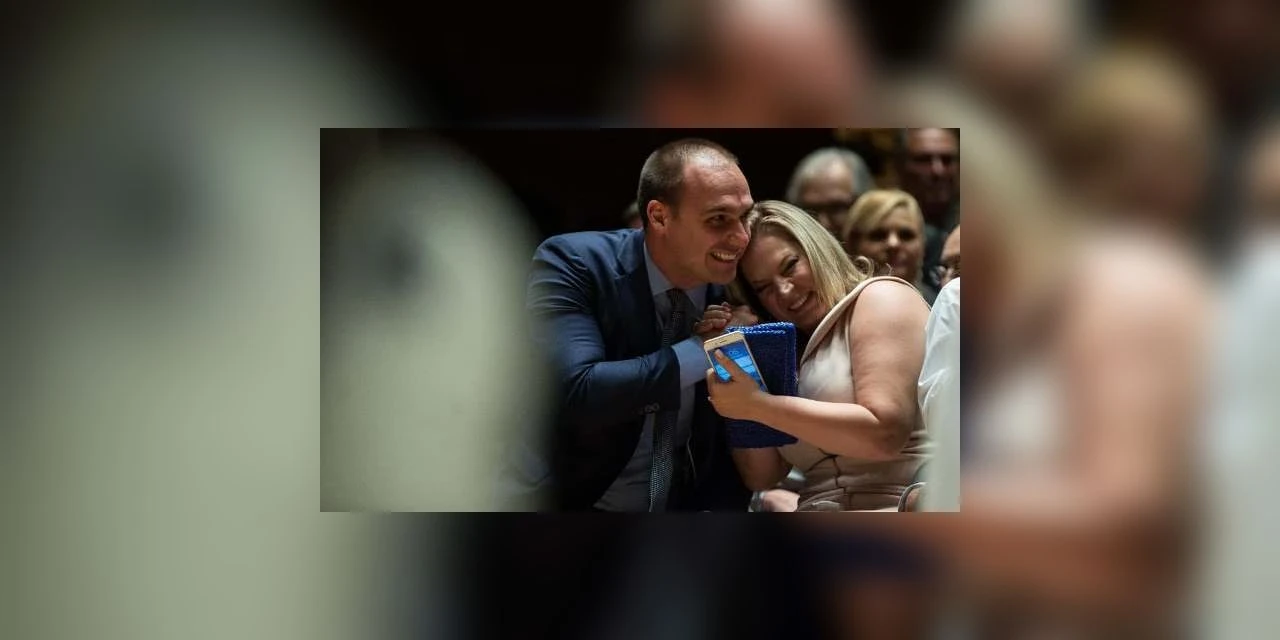 "Que viva muito para pagar pelos seus crimes.”diz Joice sobre Eduardo Bolsonaro com covid