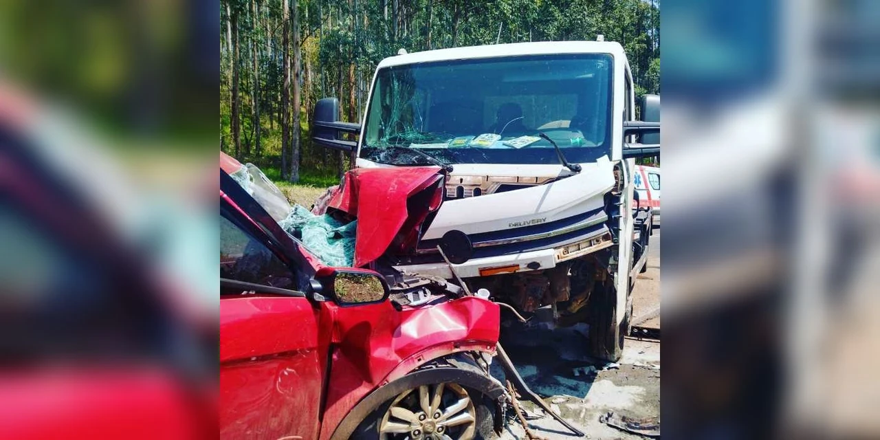 Colisão frontal tira a vida de mãe e filha em SC; outra filha foi hospitalizada