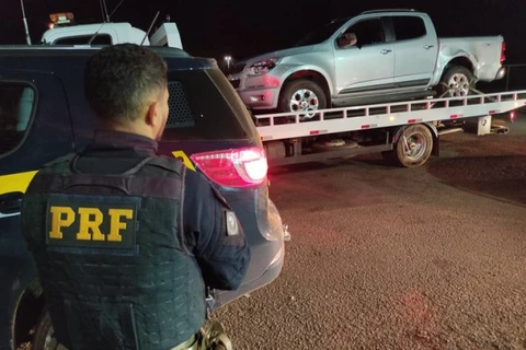 PRF liberta refém e prende dois homens por roubo no Paraná