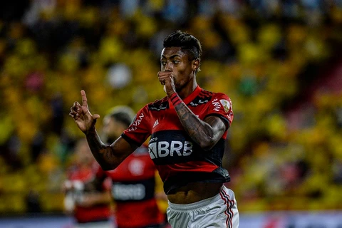 Com dois de BH, Flamengo vence o Barcelona por 2 a 0 e vai decidir a Libertadores com o Palmeiras