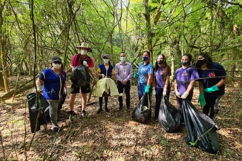 Mutirão retira quatro toneladas de lixo do Arroio da Ronda, em Ponta Grossa
