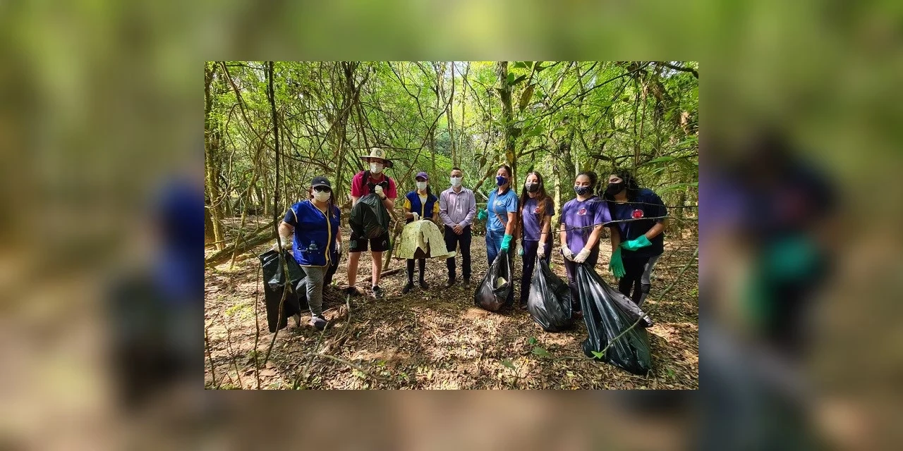 Mutirão retira quatro toneladas de lixo do Arroio da Ronda, em Ponta Grossa