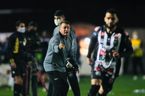 Operário leva dois gols em um minuto e perde mais uma dentro de casa