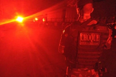 Dois suspeitos de assalto a caminhoneiro são mortos em confronto com o Choque em Castro; refém foi libertado