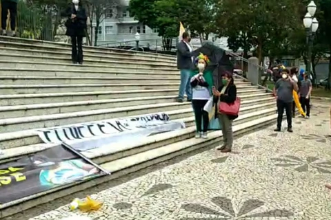 Baixa adesão marca movimento contra Bolsonaro, em Ponta Grossa