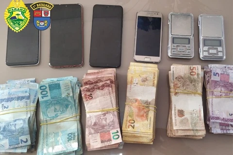 Policiais militares cumprem mandado de busca e apreensão em PG e em Jaguariaíva