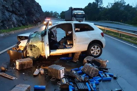 Motorista sofre grave acidente com veiculo recheado de maconha em Tibagi