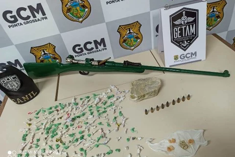 Guarda Municipal apreende fuzil e drogas no Pitangui, em PG
