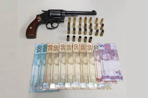 Dois homens são detidos suspeitos de comércio ilegal de combustível em PG