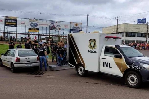 Vídeo mostra tiroteio entre policiais e suspeitos de roubo no Paraná; três morreram