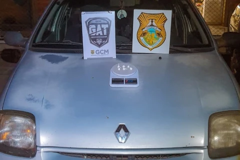 Casal é preso com droga e veiculo roubado em PG