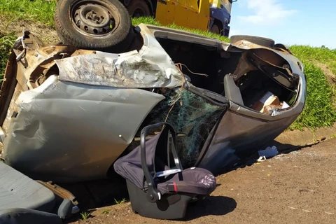 Cadeirinha salva vida de bebê de um ano em acidente no Paraná