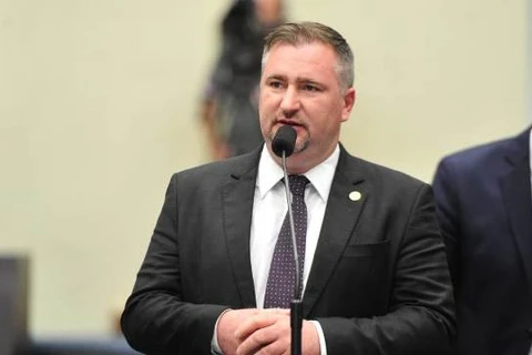 Acordo fechado: R$ 559 milhões de royalties”, anuncia deputado Bacil sobre a SIX