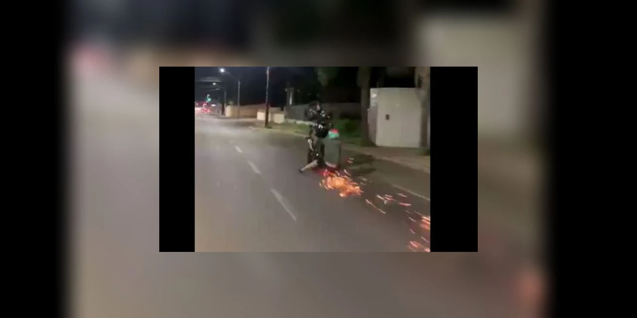 Vídeo flagra rapaz empinando moto na Carlos Cavalcanti e se “esborrachar” no asfalto