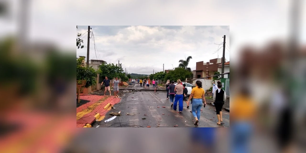 Chuvas danificaram 3 mil casas e derrubaram mais de 900 postes durante temporal