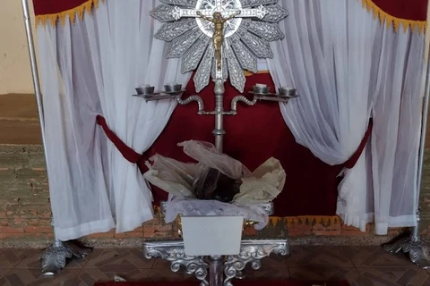 Família descobre no velório que corpo de bebê não estava no caixão