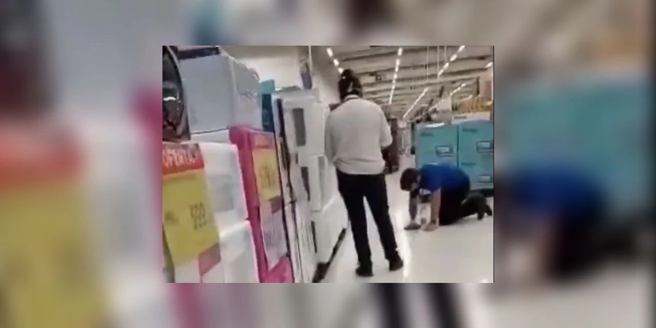 Vídeo mostra gerente do Carrefour humilhando funcionário enquanto ele limpava chão de joelhos no MS
