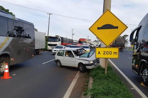 Acidente na Souza Naves deixa três pessoas feridas