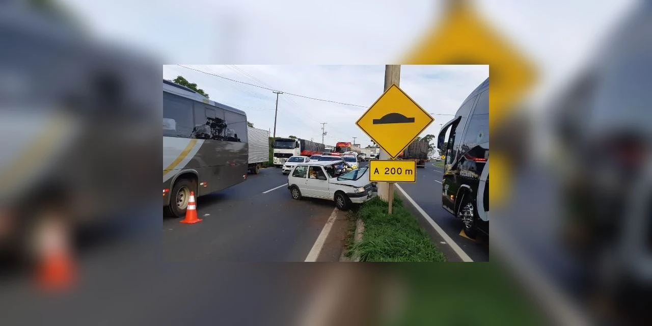Acidente na Souza Naves deixa três pessoas feridas
