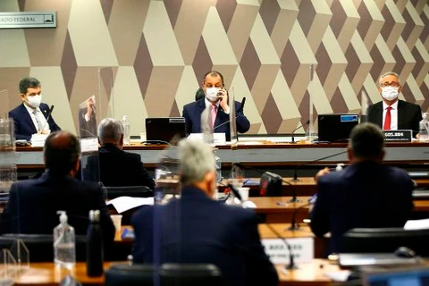 CPI aprova pedido de retratação de presidente Bolsonaro por live