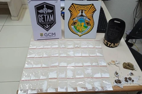 Guarda Municipal apreende maconha, crack e cocaína com individuo encapuzado, em PG